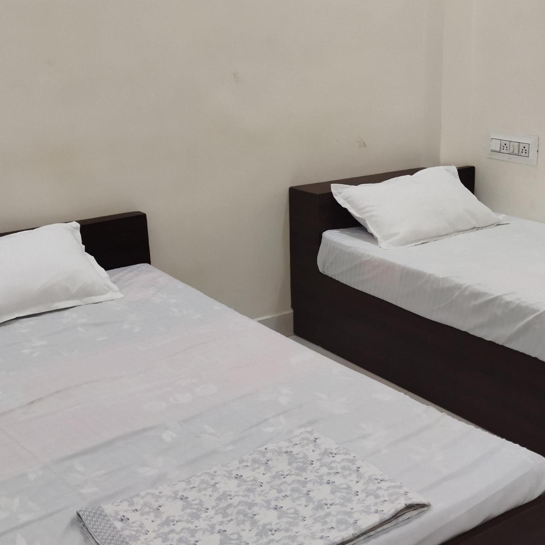 Shree Gajlaxmi Hotel Walking Distance From Mahakaleswar Удджайн Экстерьер фото